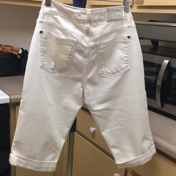 Shorts - Picture 3 of 3